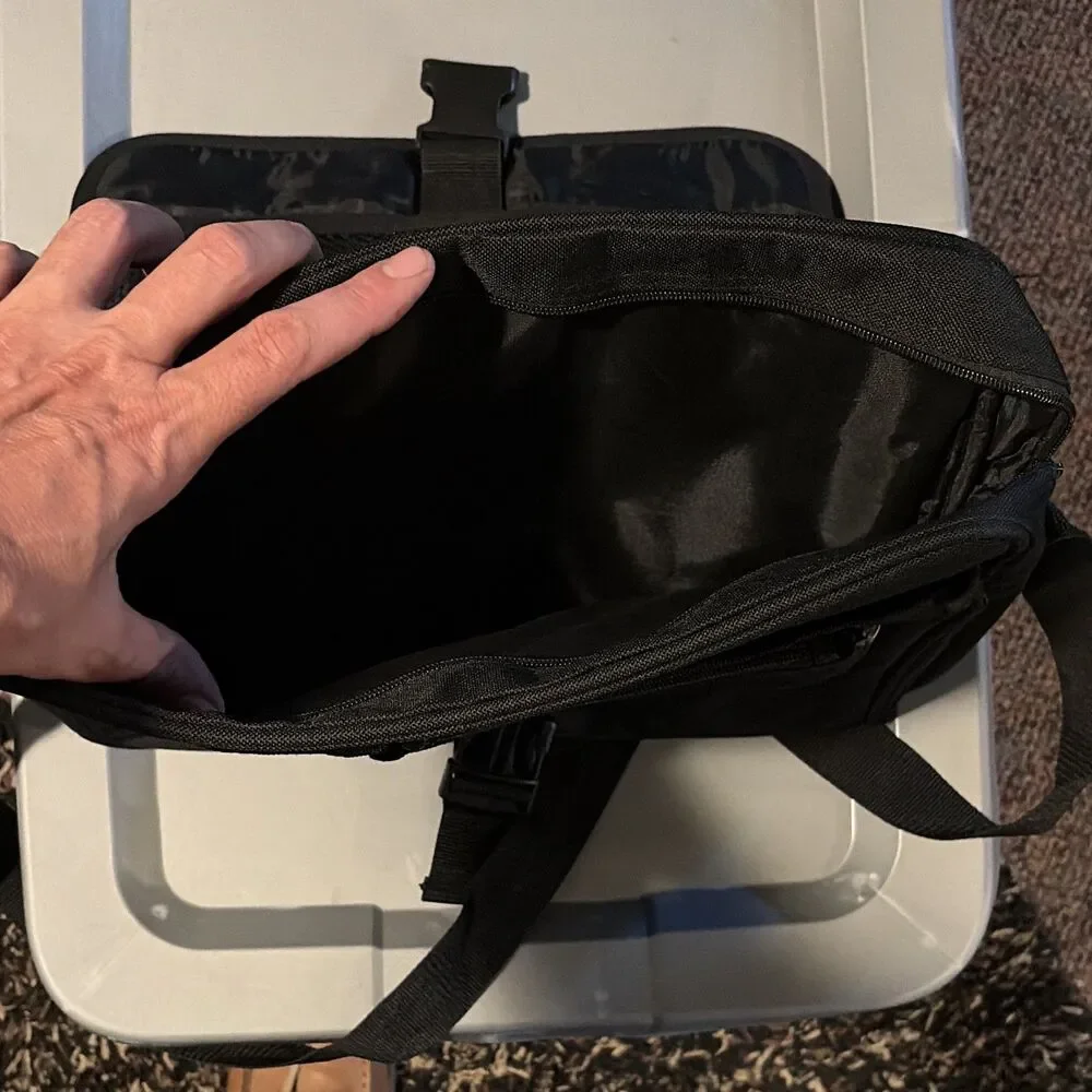Perry Ellis Black Solid Shoulder/Messenger Laptop Bag w/ Adjustable Strap